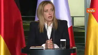 Meloni: "Delmastro e Donzelli? Rispondo domani. Ma Italia è oggetto di attacchi degli anarchici"