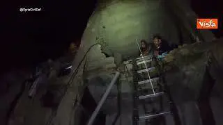 Terremoto Siria, le immagini dei soccorsi ad Aleppo sotto la pioggia