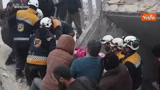 Terremoto Siria, un uomo estratto vivo dalle macerie a Sarmada