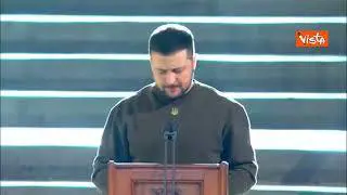 Zelensky accolto da un lungo applauso al suo arrivo al Parlamento inglese