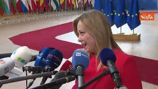 Meloni: "Inopportuno invito di Macron a Zelensky"