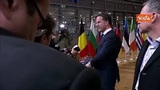 Meloni lascia l’edificio del Parlamento Europeo dopo il Consiglio straordinario dell’Ue