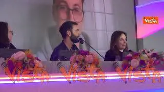 Mengoni si commuove in conferenza stampa a Sanremo