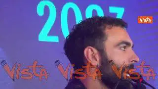 Mengoni: "Amo molto il mio paese, mi fa restare con i piedi per terra"