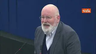 Timmermans: “Elettrico in pochi anni meno costoso di motori a combustione”