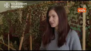 Guerra Ucraina, le volontarie delle “Api di Nemishayivski” creano reti mimetiche per i soldati