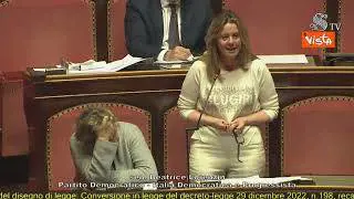 Lorenzin a Gasparri: "Io ragazza di periferia, ho cabina ad Ostia quindi non sono radical chic"