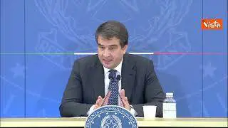 Fitto: "Non c'è alcun nesso tra balneari e Pnrr. Vedremo se Ue aprirà infrazione"