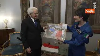 Mattarella riceve al Quirinale l’astronauta Samantha Cristoforetti per la restituzione del tricolore