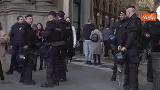 Cospito, anarchici in presidio a Milano contro Tso. Il legale: "Preoccupato per la sua salute"