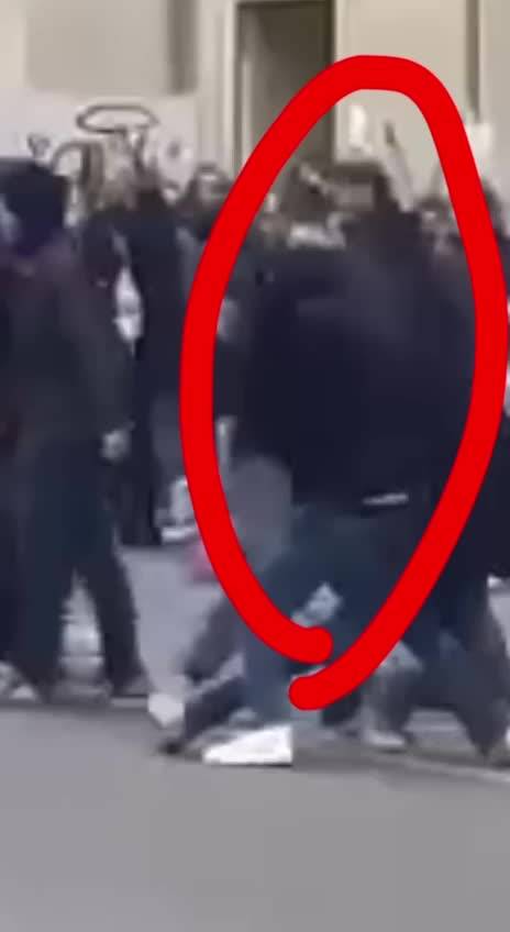 Firenze, il video che smentisce la balla del raid fascista