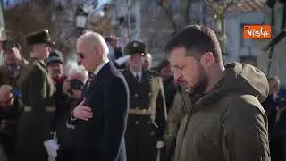 Zelensky e Biden visitano Monastero San Michele a Kiev, poi depongono fiori al Memoriale caduti