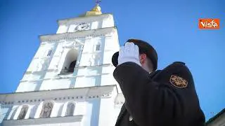 Una targa con la firma di Joe Biden inaugurata nel "Vicolo del Coraggio" di Kiev