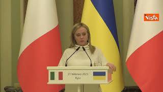 Blackout in conferenza stampa, Meloni traduce per Zelensky: "Sono Presidente operaio"
