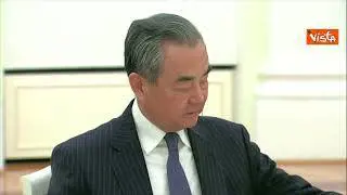 Putin riceve il capo della diplomazia cinese Wang Yi al Cremlino