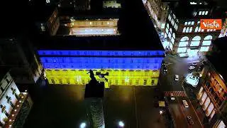 Anniversario inizio guerra, la facciata di Palazzo Chigi illuminata con colori dell'Ucraina