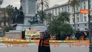"Lo Stato tortura Alfredo", la manifestazione degli anarchici per Cospito fuori dalla Cassazione