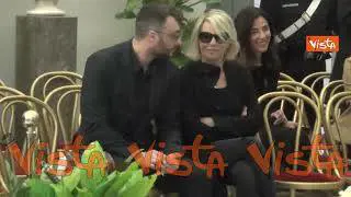 Maria De Filippi alla camera ardente di Costanzo