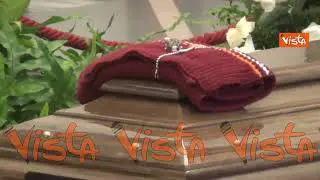 Addio a Maurizio Costanzo, ecco gli omaggi lasciati sul feretro alla camera ardente