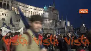 Fiaccolata per la pace a Roma, le immagini del corteo