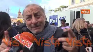 "Ciao Maurizio" il saluto dei fan ai funerali d Costanzo a Roma