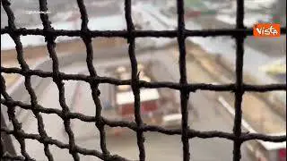 Operai della Portovesme asserragliati su ciminiera nel Sulcis, le immagini a 100 m d'altezza