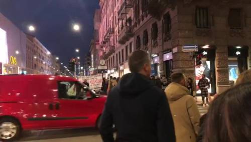 Il presidio degli anarchici a Milano un fallimento: pochissimi i partecipanti