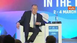 Lavrov: "La guerra è iniziata dall'Ucraina" e la platea di Delhi ride