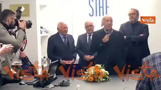 Il momento della consegna del Microfono d'Oro SIAE a Clemente Mimun, le immagini