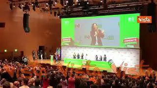 Assemblea PD, la standing ovation dopo il discorso di Elly Schlein
