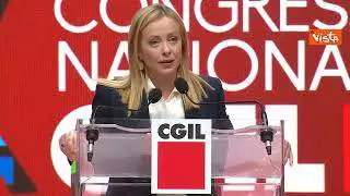 Meloni al Congresso della Cgil: Sono 30 anni che mi fischiano, sono cavaliere al merito in questo