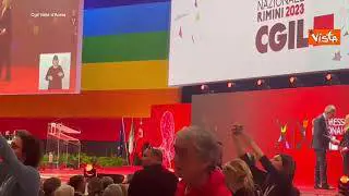 Meloni contestata al congresso della Cgil con "Bella ciao" cantata dal pubblico