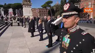 Giornata Unità d'Italia, Mattarella e Meloni all'Altare della Patria. La premier canta l'inno