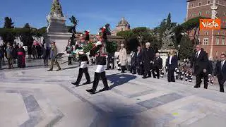 Giornata Unità d'Italia, Mattarella depone corona d'alloro sulla tomba del Milite Ignoto