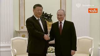La stretta di mano tra Putin e Xi Jinping