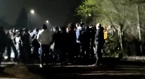 Attimi di disordini davanti alla Questura di via Cagni