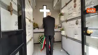Mattarella depone corona di fiori alla cappella di don Diana a Casal di Principe