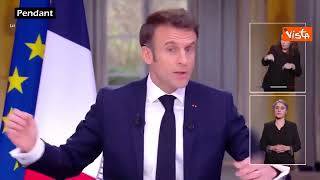 Macron si sfila l'orologio (di lusso) durante un'intervista dall’Eliseo