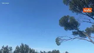 Centenario aeronautica, gli aerei formano il numero 100 volando