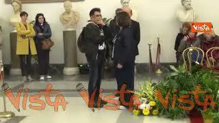 Addio a Gianni Minà, Edoardo Bennato alla camera ardente in Campidoglio