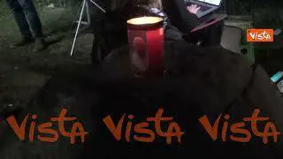 Papa Francesco ricoverato, un lumino con la foto del Pontefice vicino al Gemelli