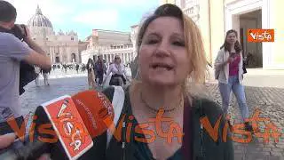 "Forza Francesco", l'augurio di fedeli e turisti a San Pietro per il ritorno a casa del Papa