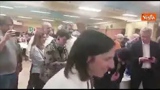 Bonaccini e Schlein si sfidano a ping-pong