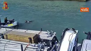 Poliziotto salva una donna nelle acque del Porto Canale di Rimini