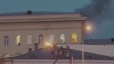 Fumo nella sede del ministero della Difesa russo: il video dell'incendio