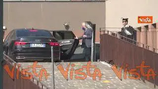 Berlusconi ricoverato, l'arrivo di Gianni Letta al San Raffaele