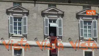 La benedizione di Papa Francesco durante il Regina Coeli del Lunedì di Pasqua