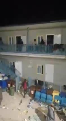 Migranti, maxi rissa nell'hotspot di Lampedusa