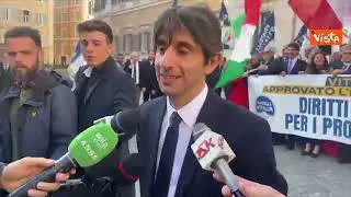 Equo compenso, il flashmob di FdI davanti a Montecitorio: "È un giorno storico"