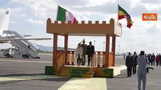 Meloni arriva in Etiopia e viene accolta con balli tradizionali